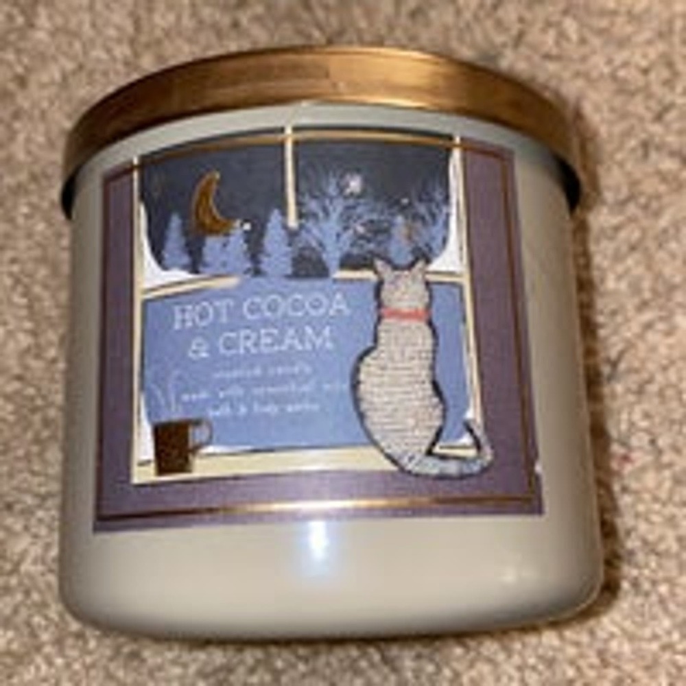 Bath and Body Works Candle hot cocoa and cream